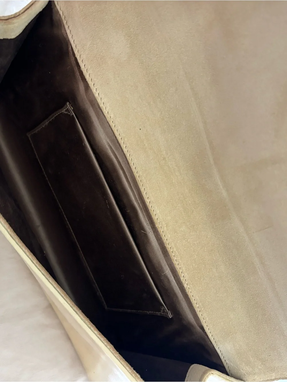 Vintage Yves Saint Laurent Belle de Jour clutch in metallic gold leather - Picture 6 of 7